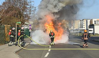 Vorschaubild: Kühltransporter in Vollbrand
