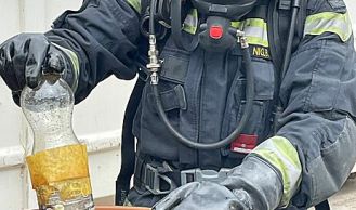 Vorschaubild: Gelber Rauch aus Chemiefass