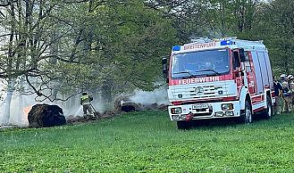 Vorschaubild: Brand mehrerer Heuballen 