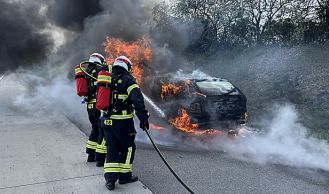 Vorschaubild: Fahrzeugbrand auf der Südautobahn