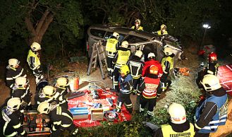 Vorschaubild: Verkehrsunfall mit Menschenrettung