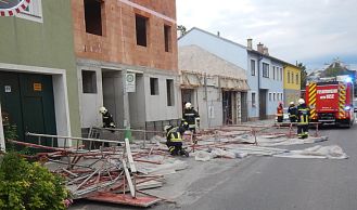 Vorschaubild: Gerüst stürzt auf Hauptstraße 