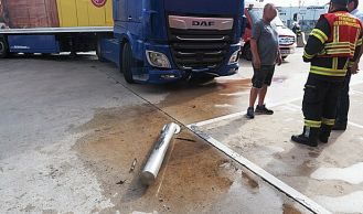 Vorschaubild: Betriebsmittelaustritt aus LKW
