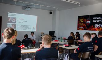 Vorschaubild: Feuerwehrmitglieder erlernen Erste-Hilfe