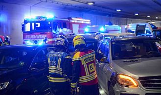 Vorschaubild: Zehn Unfallfahrzeuge blockieren S1