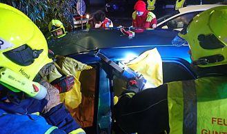 Vorschaubild: Menschenrettung nach Verkehrsunfall