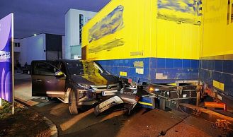 Vorschaubild: Verkehrsunfall mit Pkw und Lkw