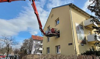 Vorschaubild: Person mit Hubrettungsgerät gerettet 