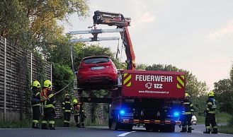 Vorschaubild: PKW gegen Lärmschutzwand