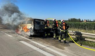 Vorschaubild: Kleinbus in Vollbrand