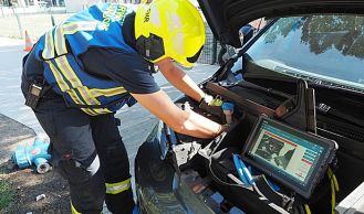 Vorschaubild: PKW fährt Hydranten um