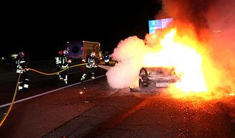 Vorschaubild: Nächtlicher Fahrzeugbrand