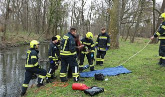Vorschaubild: Person im Laxenburger Schlosspark in Notlage