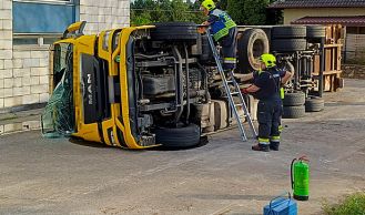 Vorschaubild: 3-Achs-LKW umgekippt