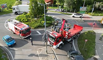 Vorschaubild: Verkehrsunfall im Kreisverkehr