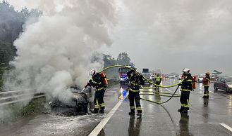 Vorschaubild: Fahrzeugbrand im Regen – Lenker unverletzt