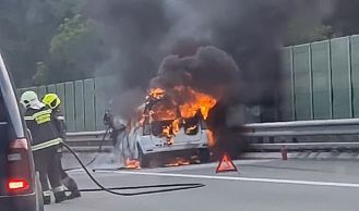 Vorschaubild: Fahrzeugbrand auf der A21