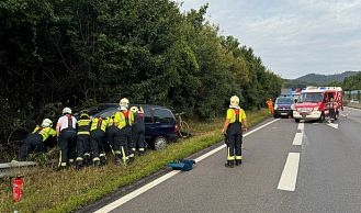 Vorschaubild: Unfall: Pkw gegen Lkw auf der A21