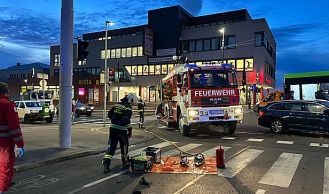 Vorschaubild: Menschenrettung nach Unfall im Frühverkehr