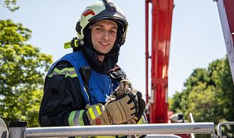 Vorschaubild: Falke durch Feuerwehr gerettet
