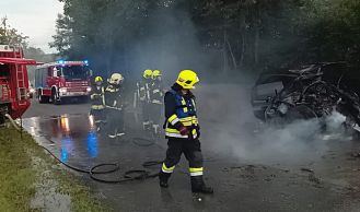 Vorschaubild: Vier Menschen aus Fahrzeug gerettet