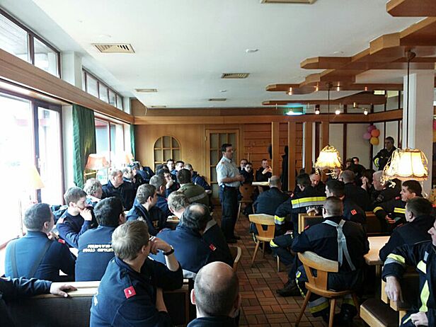 EHBI Glasel beim Briefing der Einsatzkräfte für den Slowenieneinsatz 2014