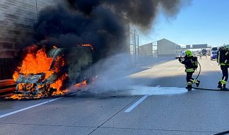 Vorschaubild: Fahrzeugbrand auf der Südautobahn