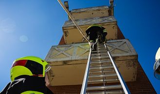 Vorschaubild: 28 Feuerwehrmitglieder bei Abschluss Truppmann