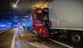 Vorschaubild: Verkehrsunfall mit mehreren Lkws