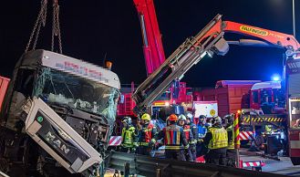 Vorschaubild: LKW im Graben S1