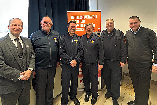 v.l.n.r.: Centermanager – Zsolt Juhasz, AFKDT BR Christian Fröhlich, LDV V Alexander Hochleitner, Kdt. OBI Robert Heindl, Kdt-Stv. BI Markus Trobits, Fa. Main – Walter Cihal (BTF Verantwortlich)
