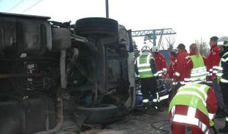 Vorschaubild: Schwerer VU mit LKW auf der A2