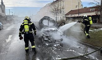 Vorschaubild: Fahrzeugbrand 