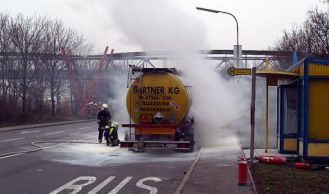 Vorschaubild: Schadstofftransporter in Brand geraten