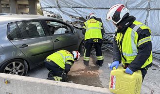 Vorschaubild: Pkw prallt auf A2 gegen Brückenbaustelle