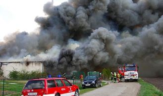 Vorschaubild: Lagerhalle im Vollbrand