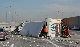 Vorschaubild: LKW Unfall auf der A 2 bei Wr. Neudorf