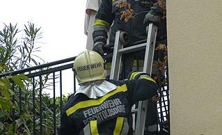 Vorschaubild: Person in Notlage - Rettung über Drehleiter