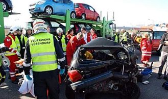 Vorschaubild: Verkehrsunfall mit zwei Eingeklemmten