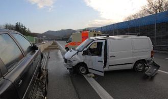 Vorschaubild: Menschenrettung auf der A21 bei Sparbach