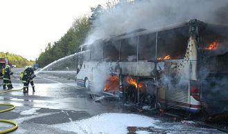 Vorschaubild: Autobus im Vollbrand auf der A21