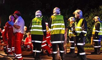 Vorschaubild: VU mit eingeklemmter Person auf der A21