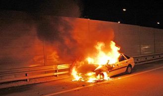 Vorschaubild: PKW-Brand auf der Autobahn A2
