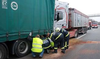 Vorschaubild: LKW Unfall erfordert Kraneinsatz