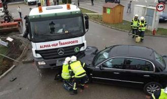Vorschaubild: VU mit Menschenrettung in Biedermannsdorf