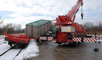 Vorschaubild: 18 t Container drohte abzustürzen