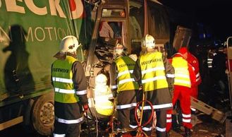Vorschaubild: Busunglück auf der A21 bei Sparbach