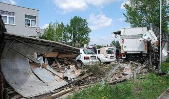 Vorschaubild: LKW krachte gegen Lärmschutzwand