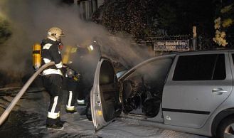 Vorschaubild: PKW im Vollbrand in Mödling