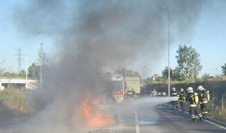 Vorschaubild: Motorraum im Vollbrand